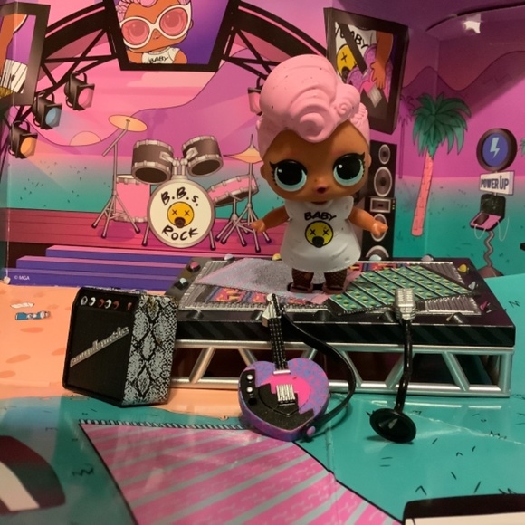 LOL Surprise Furniture Series 2 Grunge Grrl  Music Festival - Picture 11 of 11